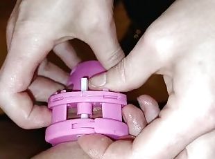 Locking cuckold in his vice mini for xmas