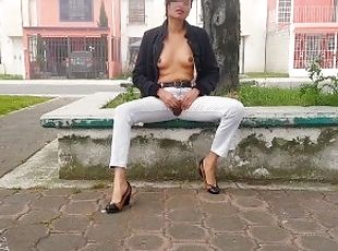 En plein air, Pisser, Public, Chatte (Pussy), Amateur, Latina, Solo, Jeans, Brunette, Clignotant