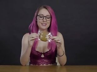 Porn Stars Eating: Pear Loves Oatmeal Cream Pies!