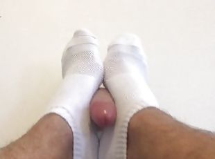 CAN I GIVE YOU A FOOT JOB? - REALISTIC 6” DICK - NO LUBE SOCKED & RAW MALE FOOTJOB - MANLYFOOT ????