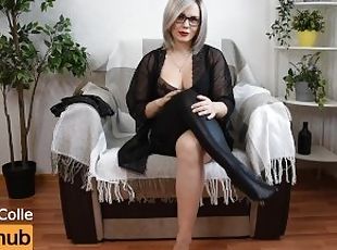 SEXY MATURE WOMAN IN LEATHER LIKE STOCKINGS