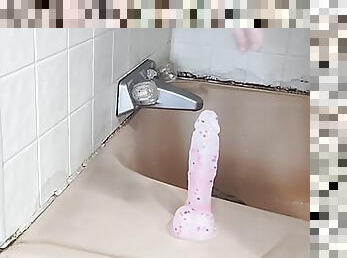 banyo-yapma, mastürbasyon-masturbation, meme-uçları, amcık-pussy, amatör, ev-yapımı, anneciğim, aamerikalı, güzel, yapay-erkeklik-organı