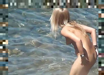 Hidden cam shows us some naked bodies