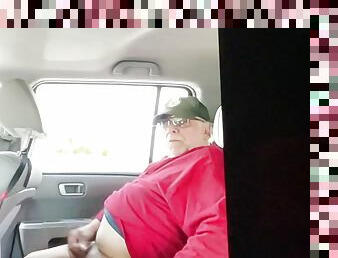 Piggy jerking off and assplay in car 
