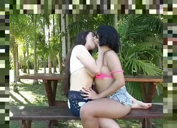 nagymell, leszbikus, brazil, csókolózás, faszszopás