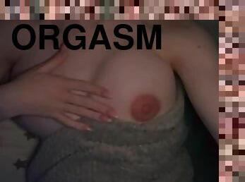 gros-nichons, masturbation, mamelons, orgasme, chatte-pussy, amateur, maison, doigtage, seins, parfait