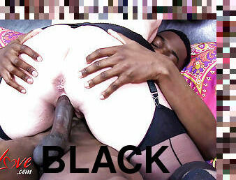 AGEDLOVE Lacey is surprised at home by a black worker who takes out his big black cock on