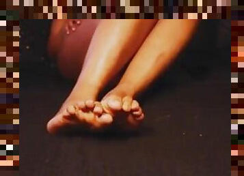 чорношкіра-ebony, чорношкіра, рабиня, ступні, фетиш, домінування, жінка-домінантка, дражнити, пальці-ніг