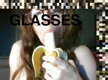 óculos, amador, chupanços, garganta-funda, engraçado, sozinho, banana, morena