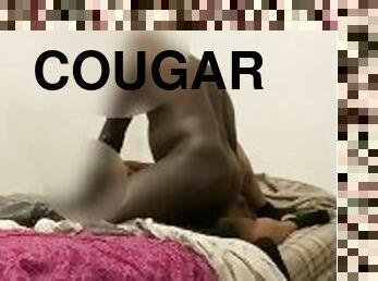 Good cougar pussy catches n swallowing nut