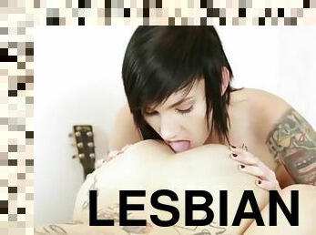 Goth tattoo roommates in threesome lesbian sex