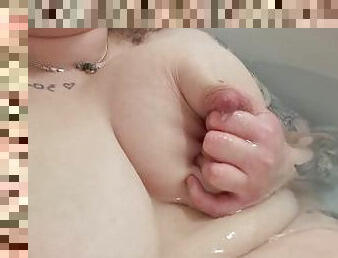 baignade, gros-nichons, amateur, milf, belle-femme-ronde, fétiche, lait, brunette, tatouage, en-lactation