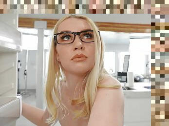 Blondie hipster girl Layla Belle has got crazy sex adventure