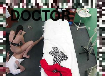 Horny doctor bangs his gorgeous patient on the floor