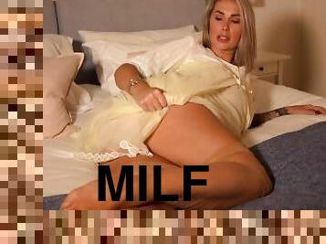 cul, masturbation, chatte-pussy, babes, milf, belle-femme-ronde, joufflue, bas, britannique, chambre-a-coucher