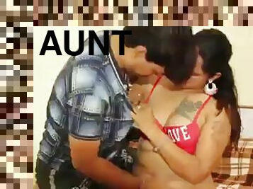 Hot Aunty