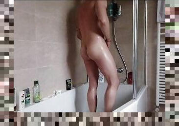 HumainX prends sa douche pour sa première vidéo