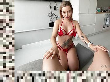 Khaleesi revels in Foot Perverts orgasmic response to her twerking toes and soles!