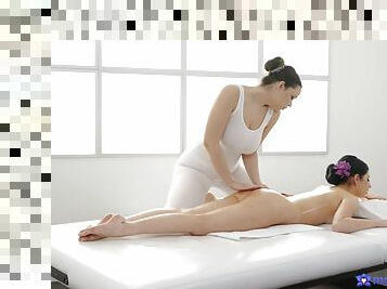 Seductive massage scenes leads hot lesbians to intense oral