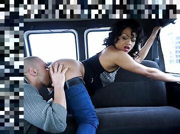 Loud ebony tries the back seat for some of the kinkiest fuck tryouts