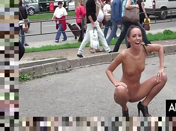 Flaunts Her Nude Body In Public 7 Min - Gina Devine