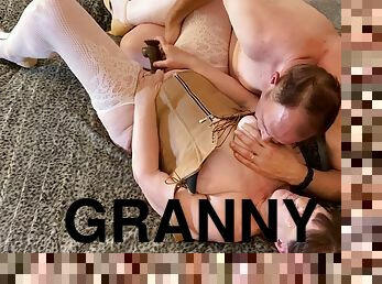 Granny Bambi fucks with a dildo and cums 07032022, camera 1M