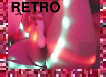 Solo female retro love