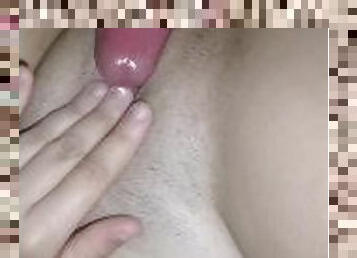 Mi novia se corre muy rico, le hago un creampie por fuera en su delicioso coñito