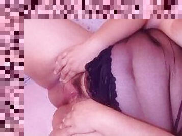 gros-nichons, poilue, masturbation, chatte-pussy, amateur, belle-femme-ronde, joufflue, lingerie, solo