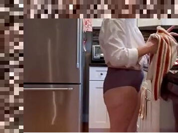 OLDER GILF IN GRANNY PANTIES CLEANS KITCHEN