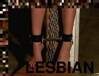 nyrkkinainti, remmidildo, lesbo-lesbian, lelu, bdsm, fetissi, sidonta, dominointi, loisto, kovaa