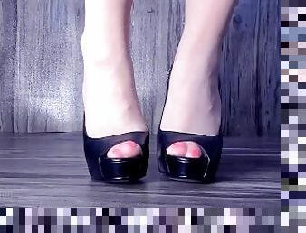Mistress inni is teasing you with her open toe black metal tiger pumps