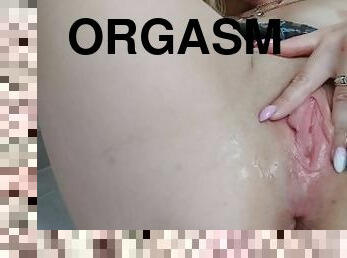 orgasme, pussy, squirt, fingret, truser, kåt, stram, alene, våt, ben