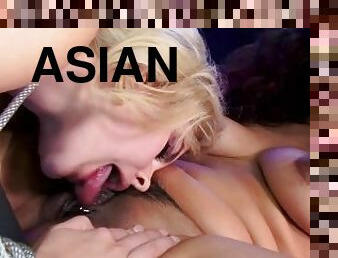 ázsiai, segg, fürdőkádban, nagymell, maszturbálás, orgazmus, punci, leszbikus, ujjazás, vörös