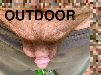 poilue, en-plein-air, pisser, public, amateur, gay, solo, boules