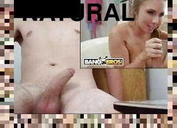 Encuentro a LENA PAUL con sus grandes tetas perfectas y naturales masturbandose en la bañera