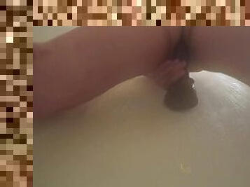 baignade, gros-nichons, masturbation, amateur, milf, maman, gode, douche, brunette