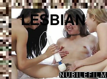 ruikkiminen, lesbo-lesbian, lelu, latino, nukkuminen, pitkät-sukat, blondi, alusasut, ruskeaverikkö, tatuointi