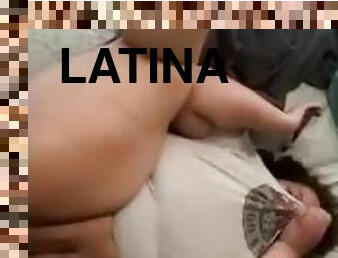 cul, ejaculation-sur-le-corps, latina, belle-femme-ronde, joufflue, pieds, point-de-vue, bite