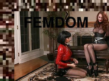 gros-nichons, milf, bdsm, fétiche, latex, brunette, femme-dominatrice, vengeance