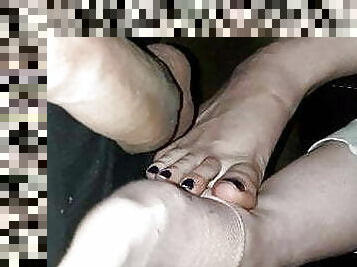 milf, pieds, point-de-vue, fétiche, branlette-avec-les-pieds, femme-dominatrice