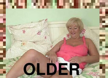 Older women in heat need orgasm