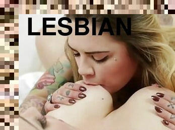 Lesbians Scream In Pleasure As They Get The Best Pussy Licking Ever