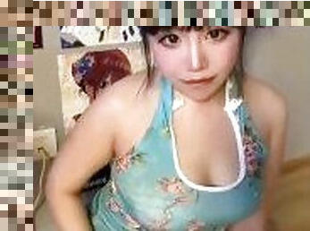 Horny Asian girl gets sl wet while riding a pillow