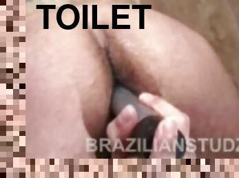 pisser, amateur, ejaculation-sur-le-corps, gay, trio, ejaculation, pute, toilette, bite, sucer