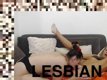 hot lesbian teen licks milf pussy