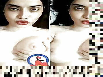 Today Exclusive-Sexy Desi Bhabhi Showing Boob...