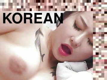 payudara-besar, ibu, berciuman, cowgirl-posisi-sex-wanita-di-atas-pria, korea