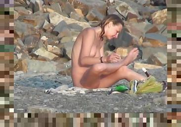 public, babes, ados, sexe-de-groupe, plage, blonde, douche, fumer, petits-seins, elle-se-déshabille