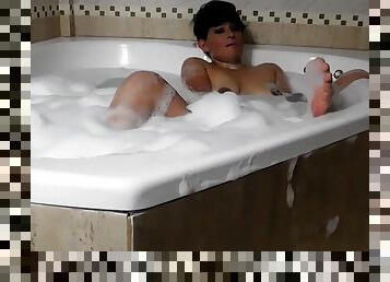 UN JACUZZI VIOLADOR Y UN LAVADO DE CONCHA PROFUNDO , CON QUIEN VA A SER ?? CON PERLA LOPEZ